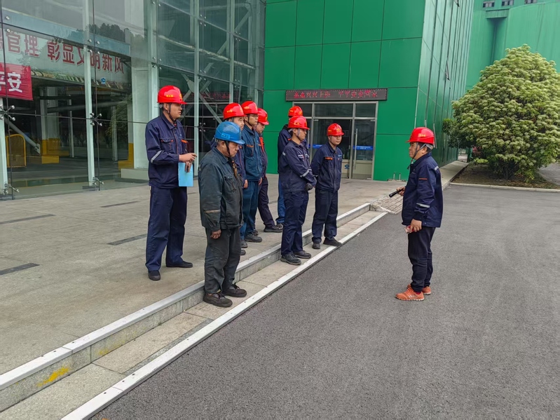 (2025.4.8 岳文园)刘庄选煤厂开展胶带运输机专项检查 2.jpg